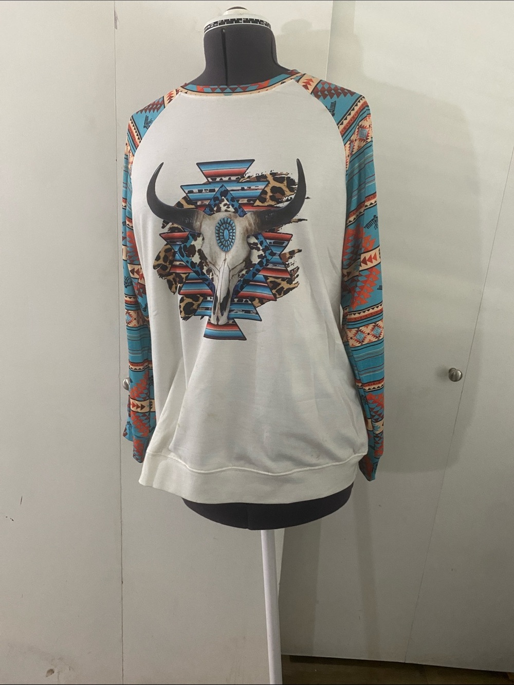 Southwestern Aztec Skull Raglan Sweatshirt - Turquoise & Cream